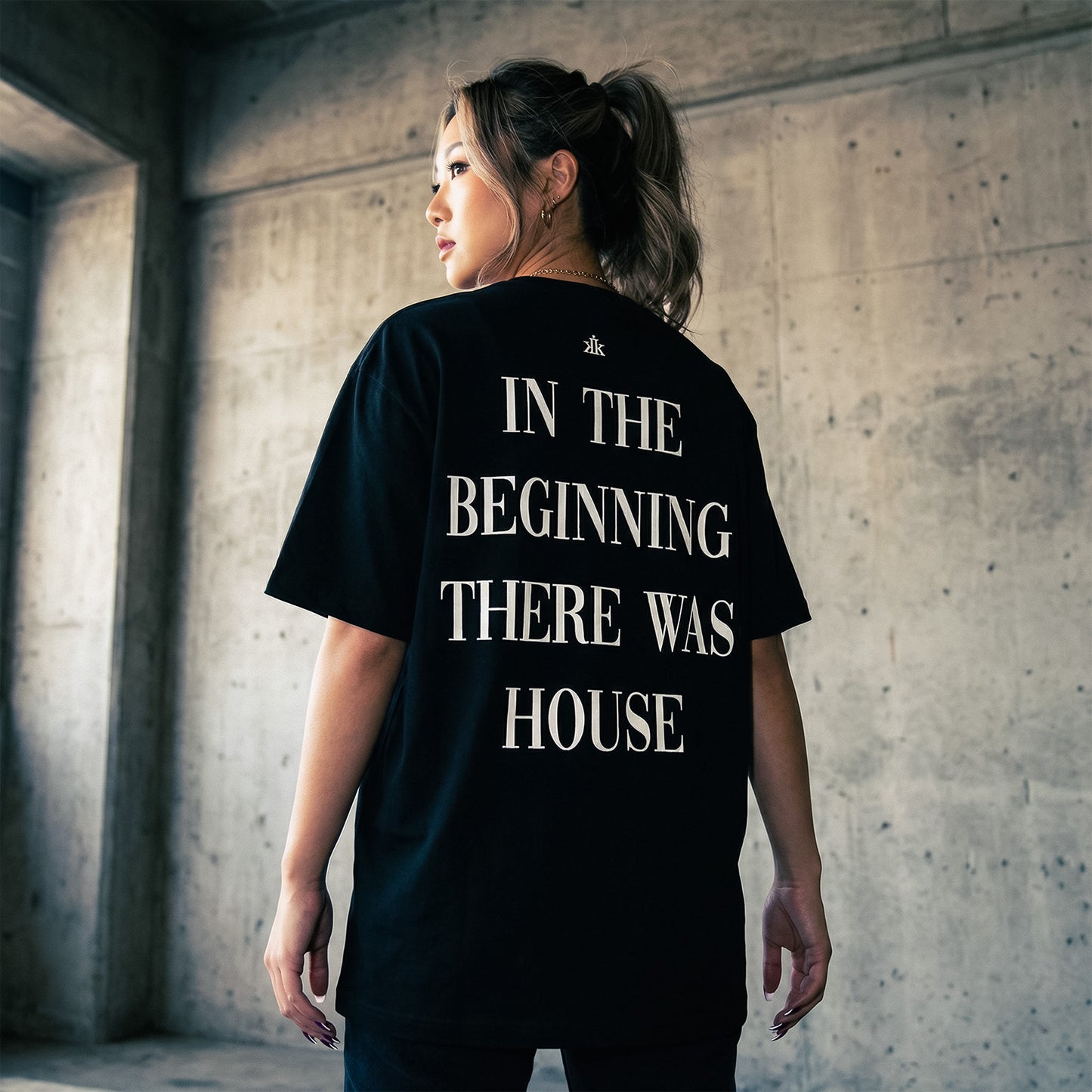 In The Beginning...[ハウス] Tシャツ / ブラック