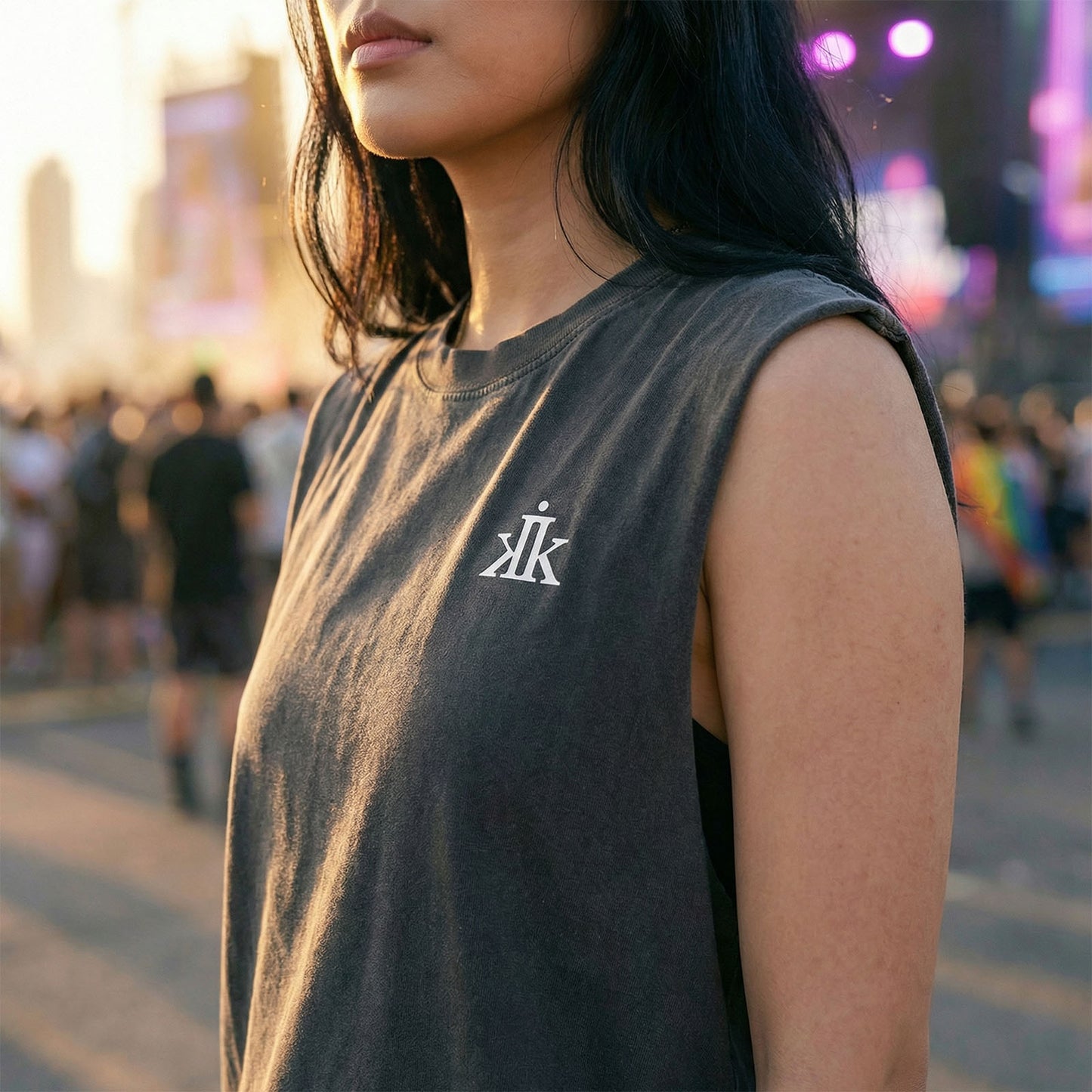 ザ・ワールド・ニーズ・グッドミュージック ノースリーブTシャツ / ヴィンテージブラック