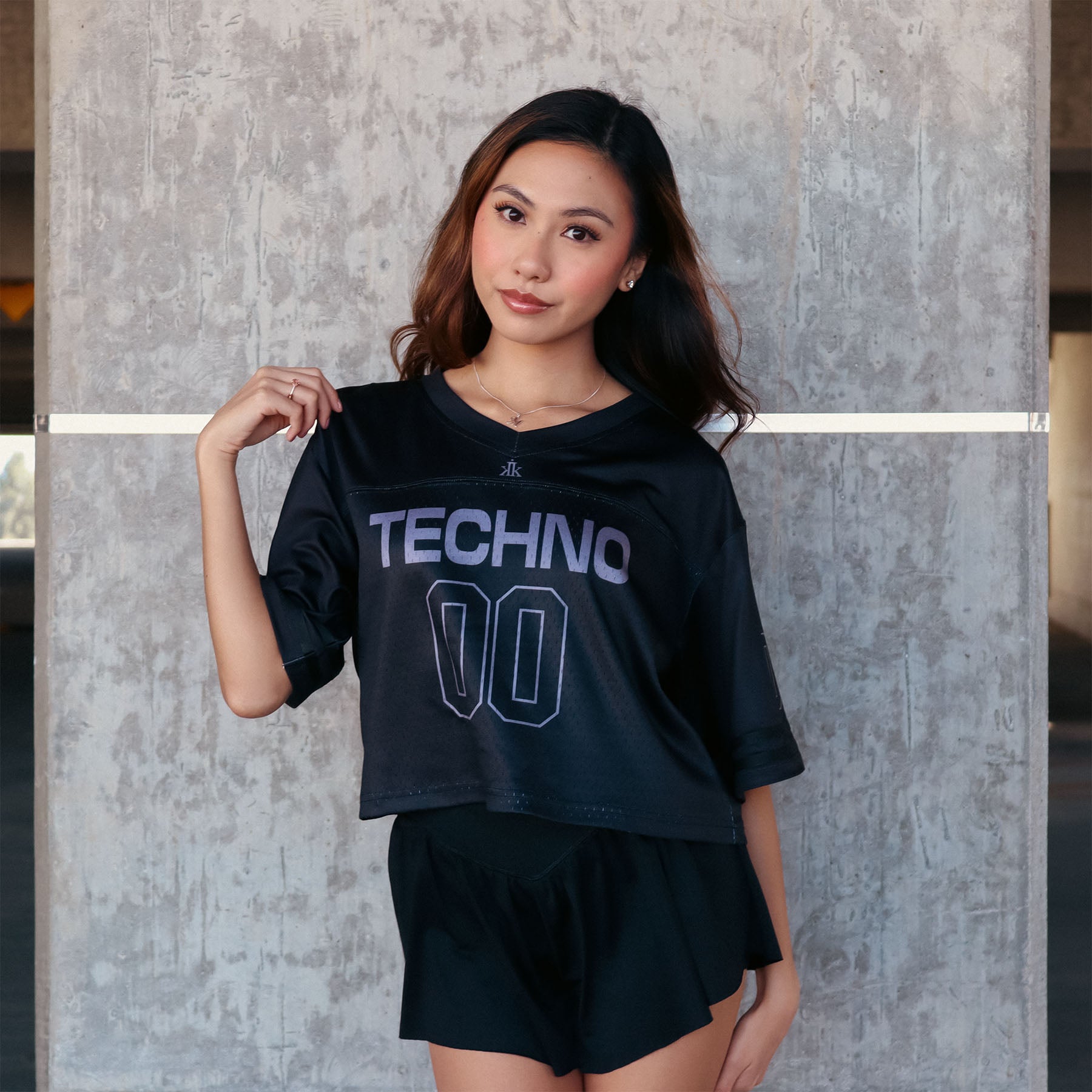 Wonderli Wearing Techno Cropped Jersey